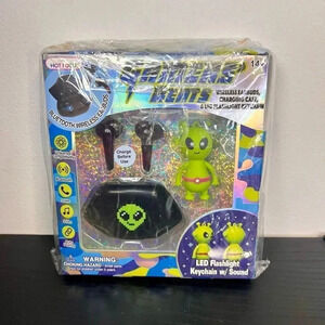 Hot‎ Focus Black Green Wireless Earbuds Charging Case Alien Flashlight Keychain